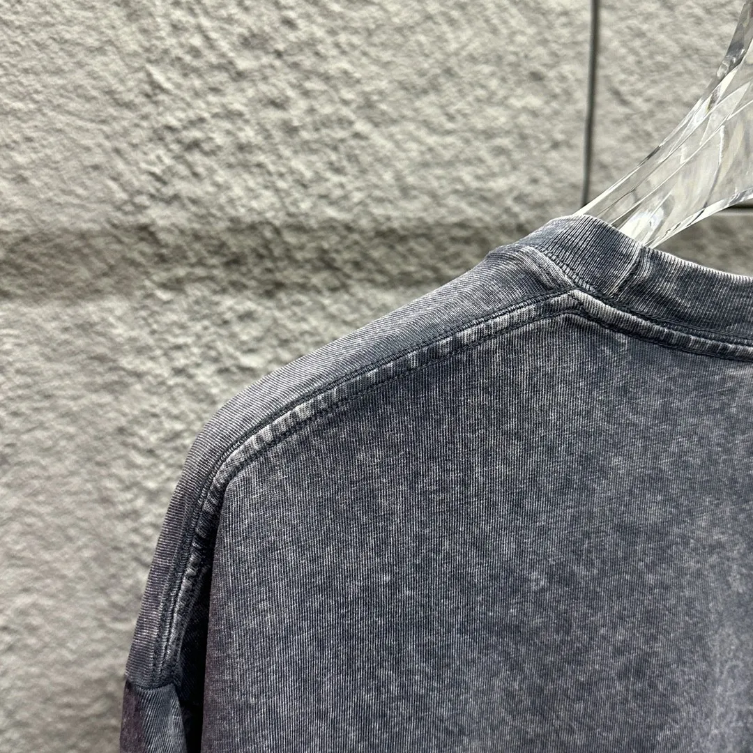 🅿️180 CH* Crow Heart* 2025 spring and summer new style Snowflake distressed washed retro round neck short sleeves Chest and front logo Horseshoe print Customized fabric Short-sleeved T-shirt Unisex Size: S M L XL XXL Color: Snowflake Black Snowflake Gray Snowflake Pink Snowflake Blue